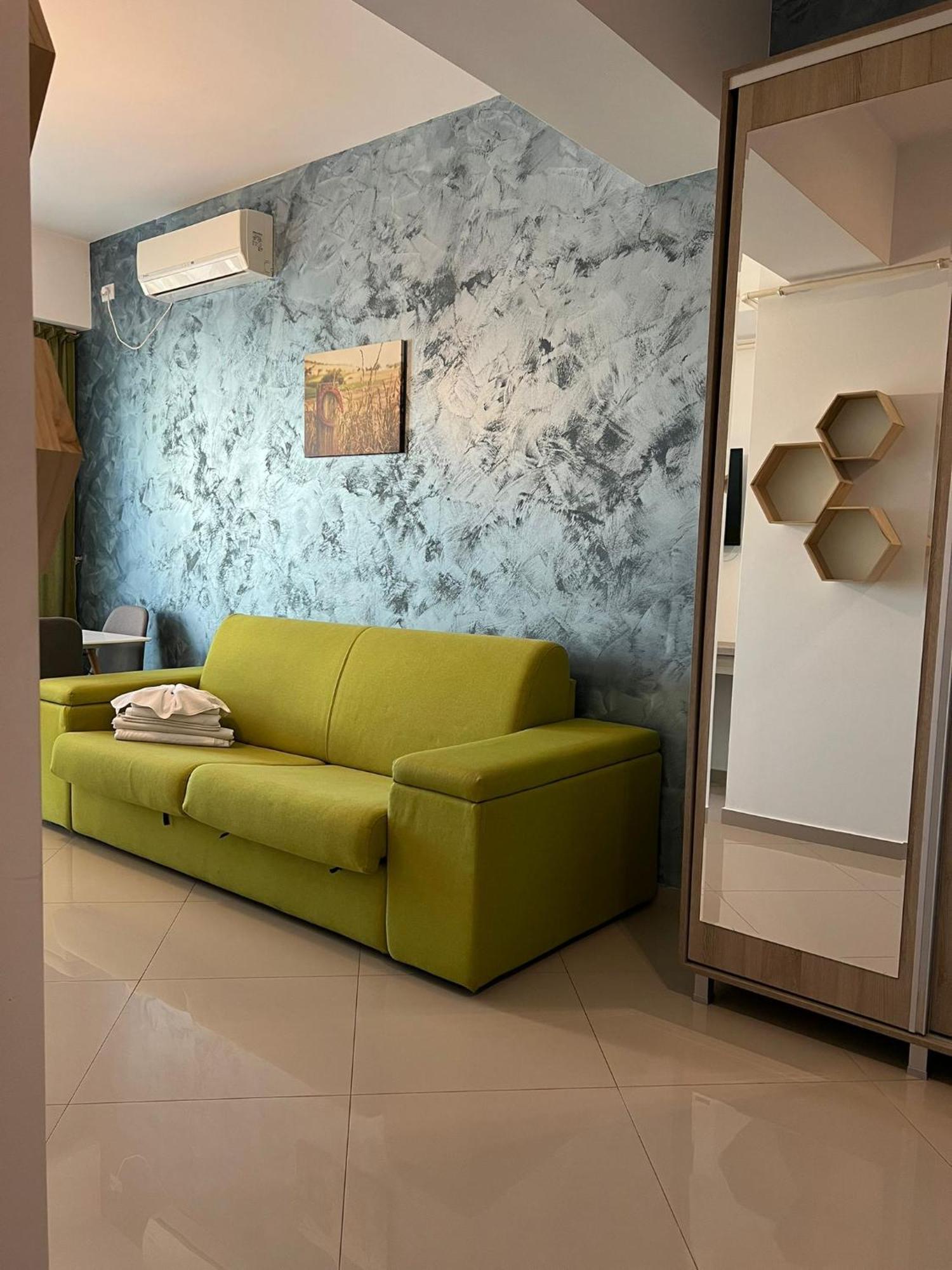 Luxury Glam Apartments Iasi At Lazar Palas Exteriör bild