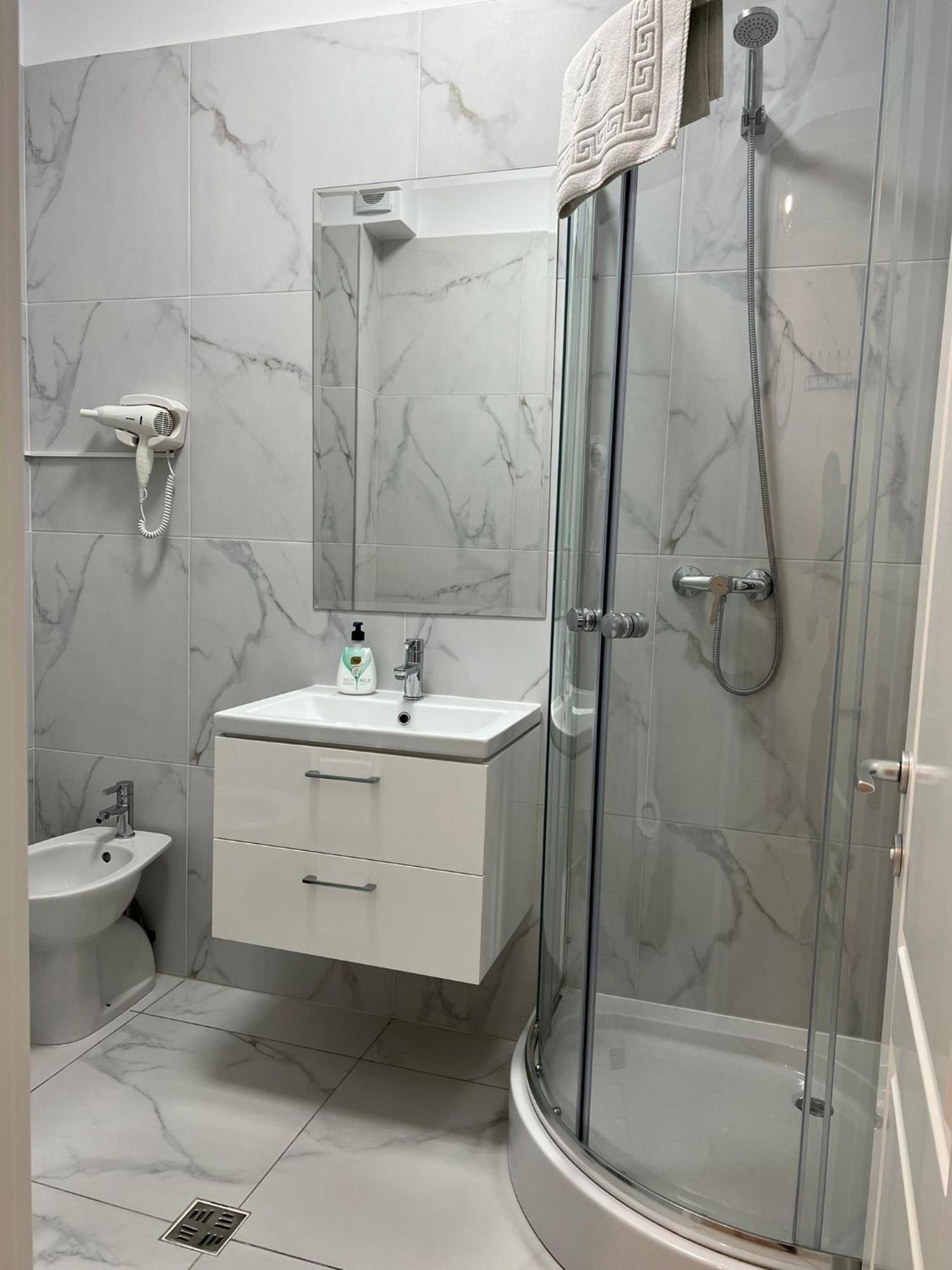 Luxury Glam Apartments Iasi At Lazar Palas Exteriör bild